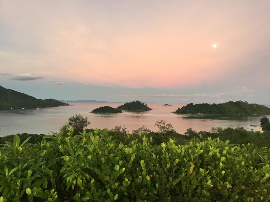 Cerf Island Resort Round Island Экстерьер фото