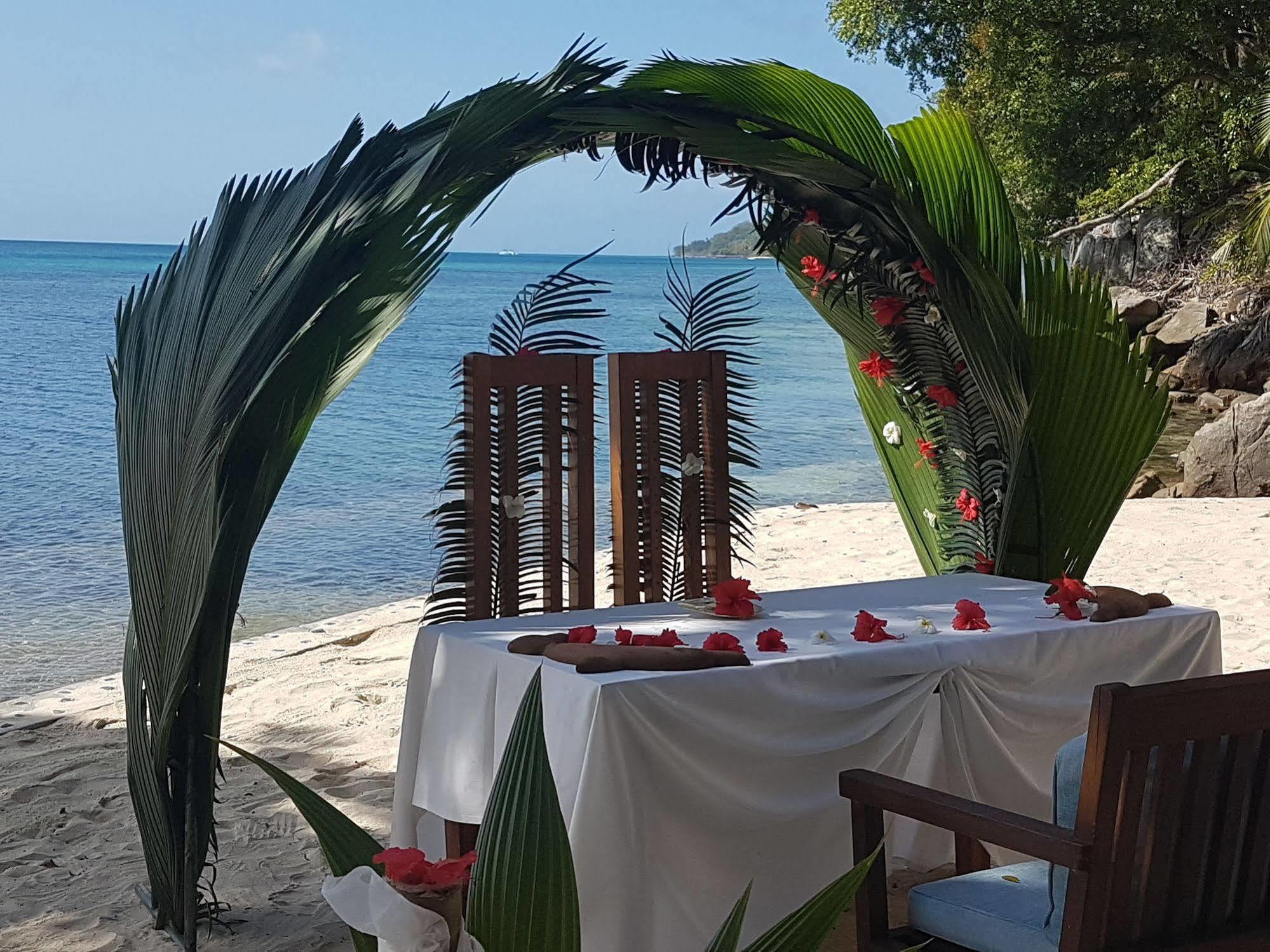 Cerf Island Resort Round Island Экстерьер фото