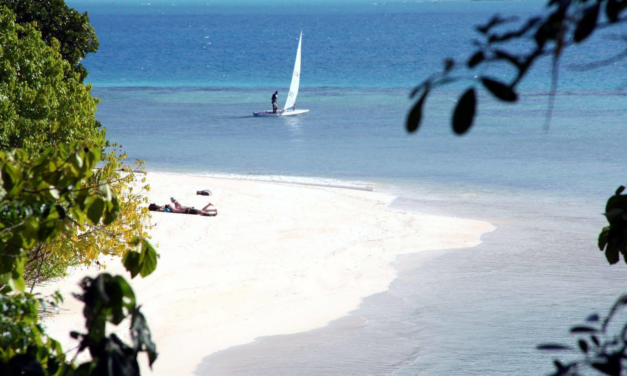 Cerf Island Resort Round Island Экстерьер фото